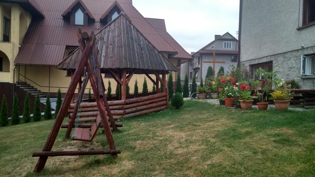 Pokoje Goscinne U Krysi Mizerna Buitenkant foto