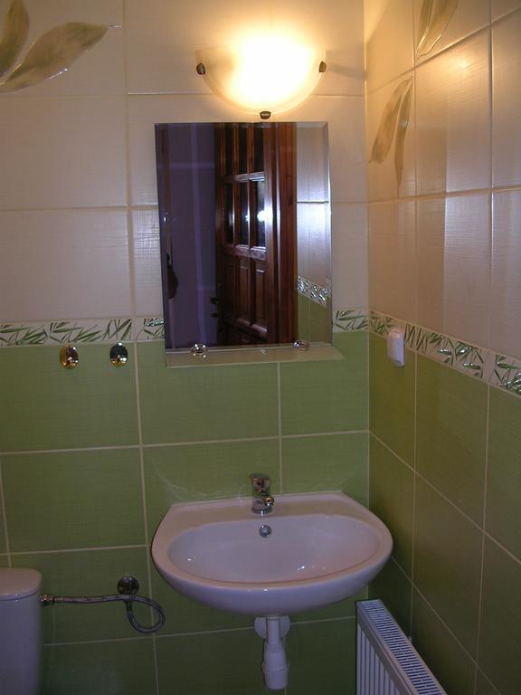 Pokoje Goscinne U Krysi Mizerna Kamer foto